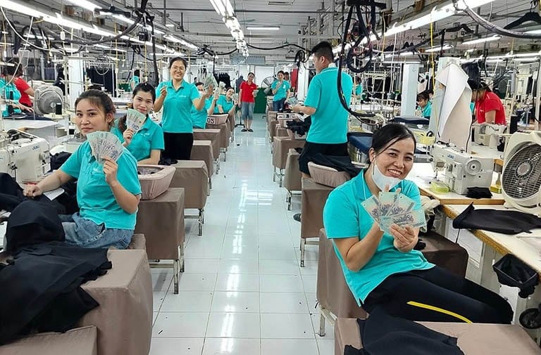 Quyền lợi khi ký hợp đồng chính thức - Nhận thưởng Tết