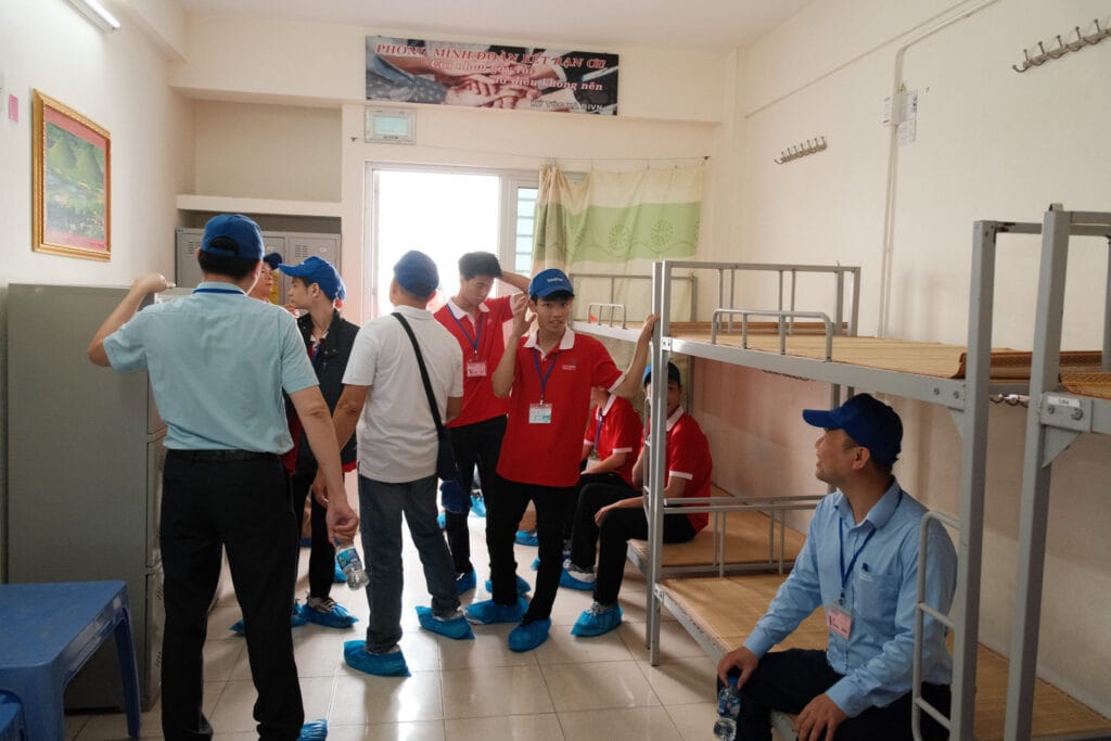 Đoàn trường tham quan khu sinh hoạt