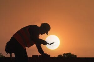 Lao động ngoài trời làm việc dưới thời tiết nắng nóng