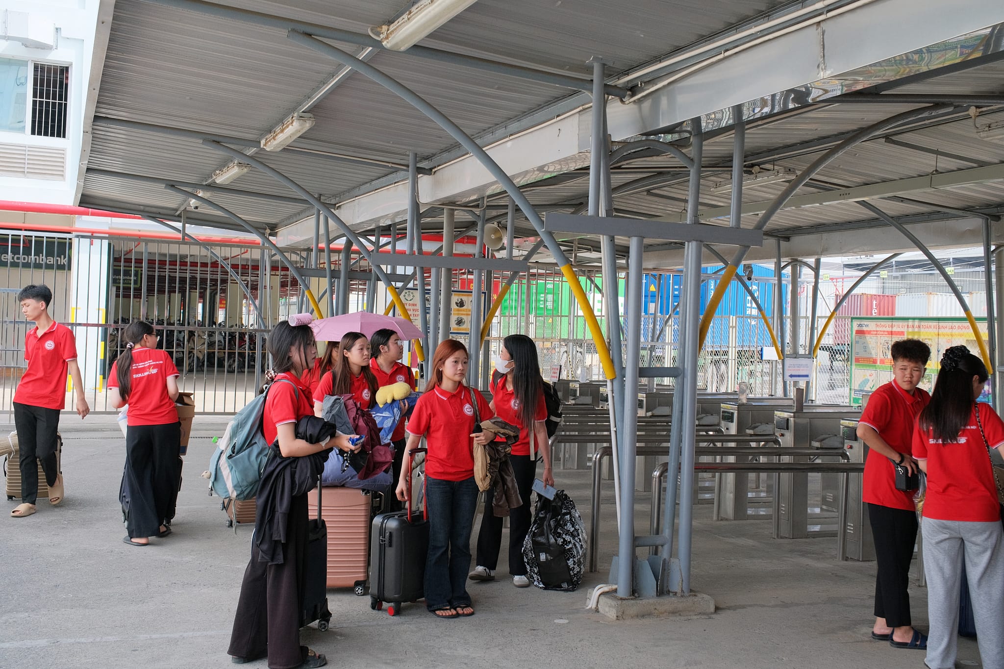 Học sinh đến thực tập tại nhà máy Brother